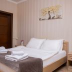 Пятиместный (Комфорт двухкомнатный с гардеробной и балконом до 5 гостей), Отель Джульетта