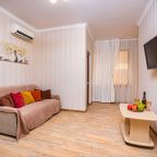 Пятиместный (Комфорт двухкомнатный с гардеробной и балконом до 5 гостей), Отель Джульетта