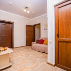 Пятиместный (Комфорт двухкомнатный с гардеробной и балконом до 5 гостей), Отель Джульетта