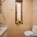 Пятиместный (Комфорт двухкомнатный с гардеробной и балконом до 5 гостей), Отель Джульетта