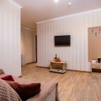 Пятиместный (Комфорт двухкомнатный с гардеробной и балконом до 5 гостей), Отель Джульетта