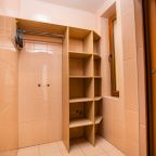 Пятиместный (Комфорт двухкомнатный с гардеробной и балконом до 5 гостей), Отель Джульетта