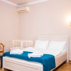 Люкс (Семейный с двумя изолированными спальнями до 6 гостей с балконом), Отель Джульетта