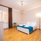 Люкс (Семейный с двумя изолированными спальнями до 6 гостей с балконом), Отель Джульетта