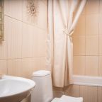 Люкс (Семейный с двумя изолированными спальнями до 6 гостей с балконом), Отель Джульетта