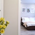 Апартаменты (Возле госпиталя Мать и дитя), Апартаменты Panda Home на Павла Шарова
