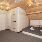 Семейный, Гостевой дом У Лолы