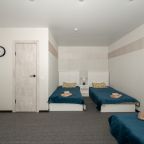 Трёхместный и более, Гостевой дом У Лолы