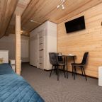 Трёхместный и более, Гостевой дом У Лолы