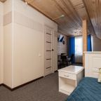 Трёхместный и более, Гостевой дом У Лолы