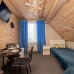 Трёхместный и более, Гостевой дом У Лолы