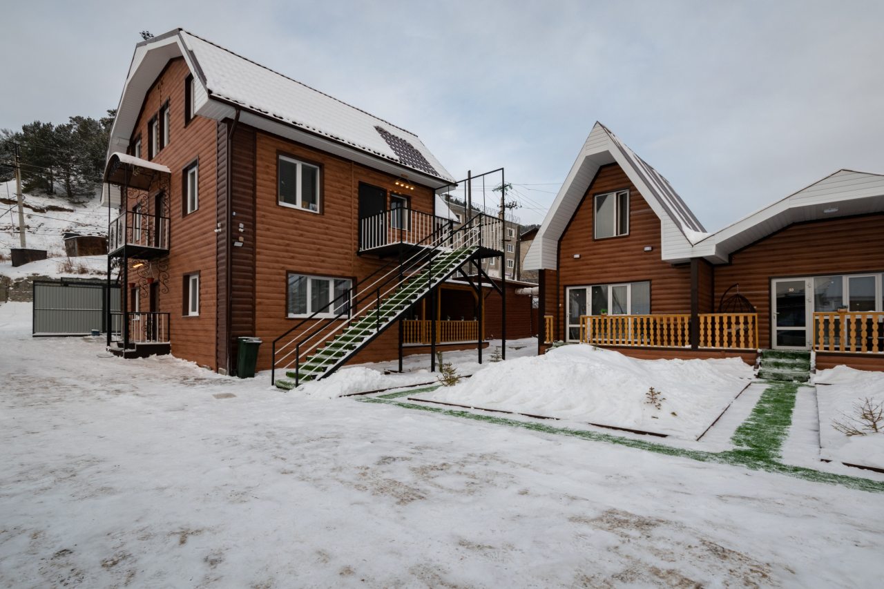 Гостевой дом У Лолы, Листвянка