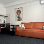 Трёхместный и более, Апартаменты KM-Studios