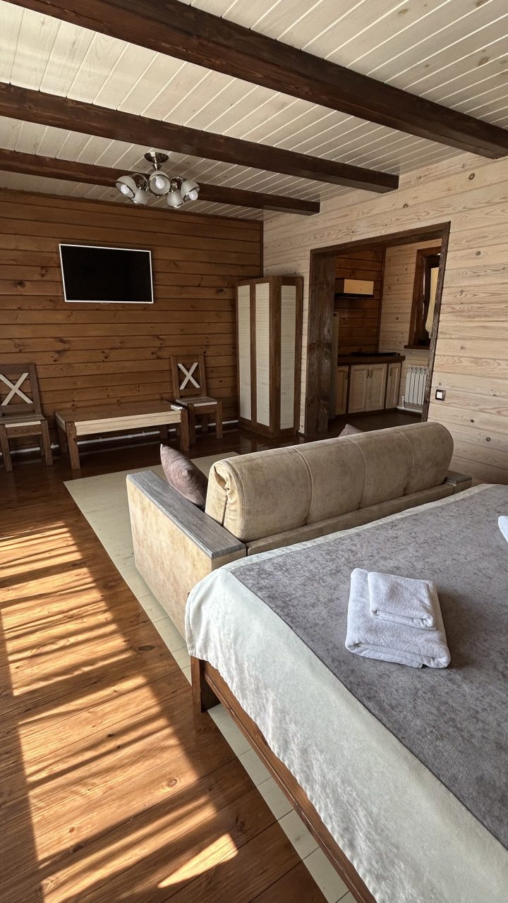 Студио (Студия), Гостевой двор Усадьба Лаура