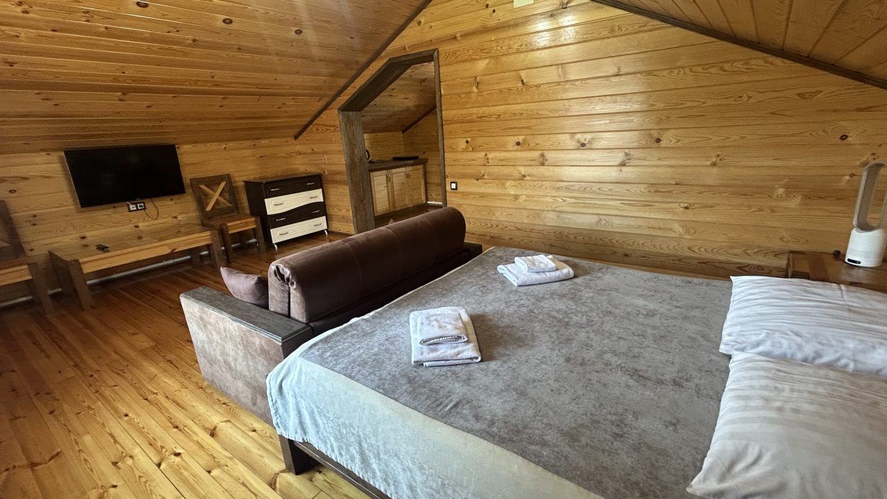 Студио (Студия), Гостевой двор Усадьба Лаура