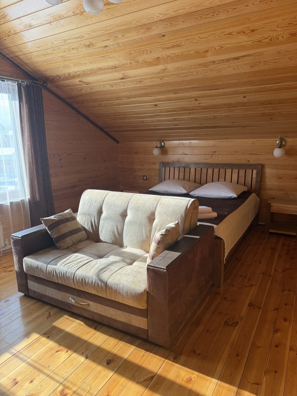 Коттедж (Коттедж с 2 спальнями), Гостевой двор Усадьба Лаура