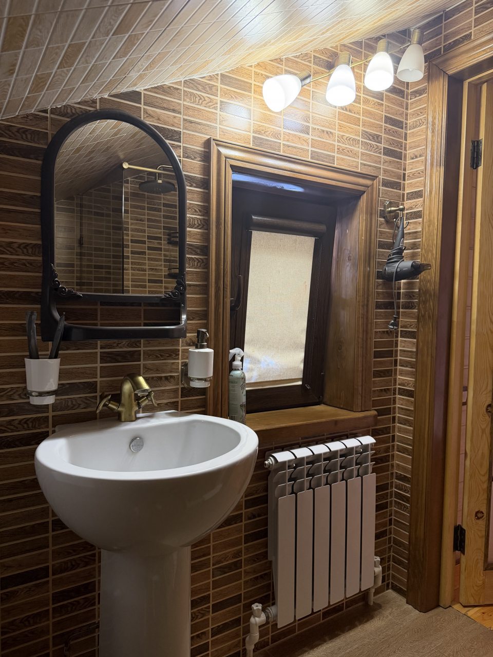 Коттедж (Коттедж с 2 спальнями), Гостевой двор Усадьба Лаура