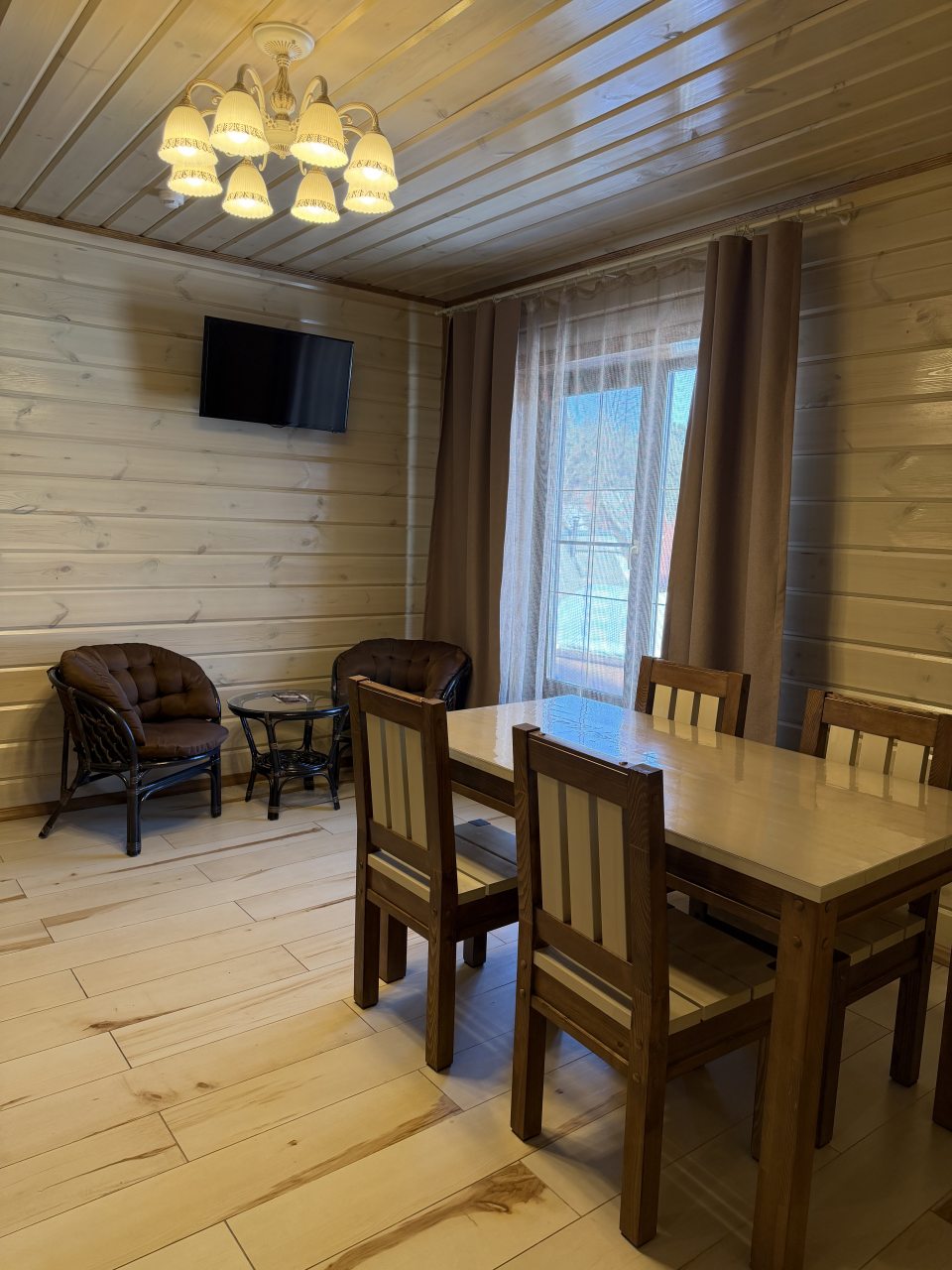 Люкс (Люкс), Гостевой двор Усадьба Лаура