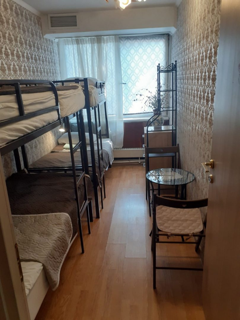 Четырехместный (Room 3.  4-х местный номер с двумя двухъярусными кроватями (как семейный номер)) хостела Астра на Арбате, Москва