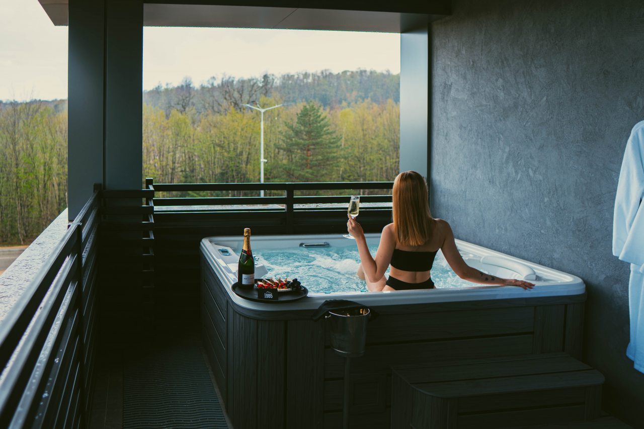 Люкс (Люкс двухкомнатный со спа-бассейном и террасой), Гостиница Горная Высота 985