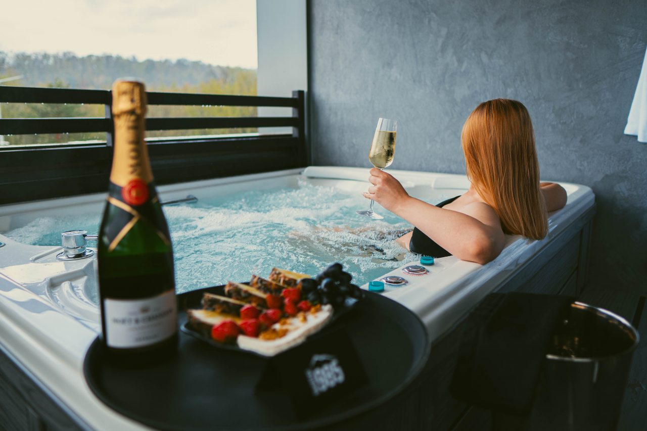 Люкс (Люкс двухкомнатный со спа-бассейном и террасой), Гостиница Горная Высота 985