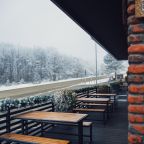 Терраса, Гостиница Горная Высота 985