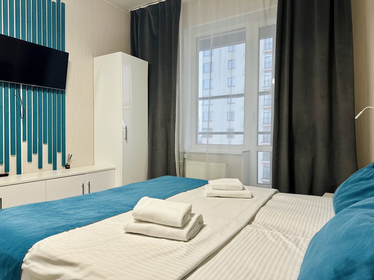 Белье и набор полотенец для 2х гостей