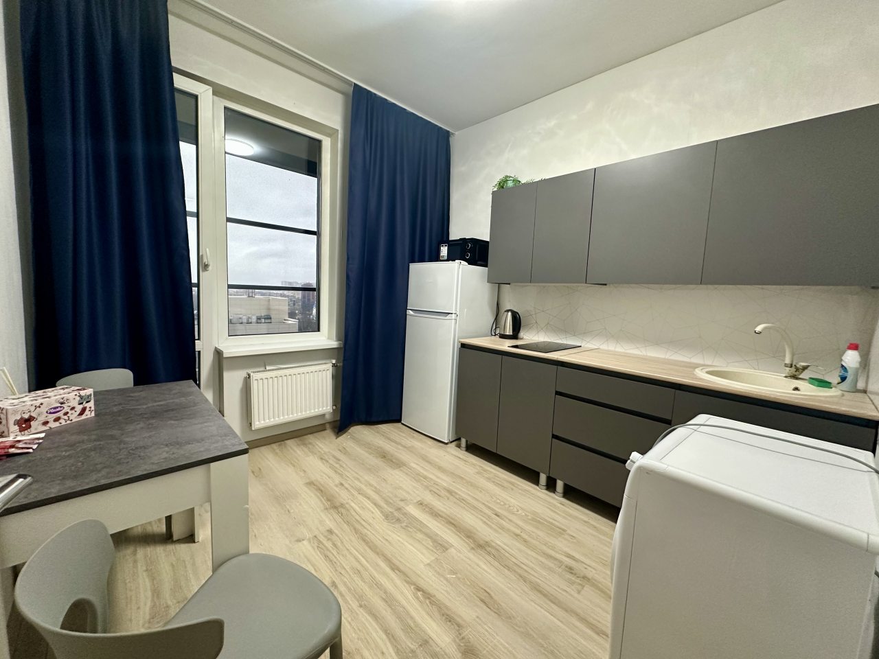 Кухня со всеми удобствами для приготовления еды