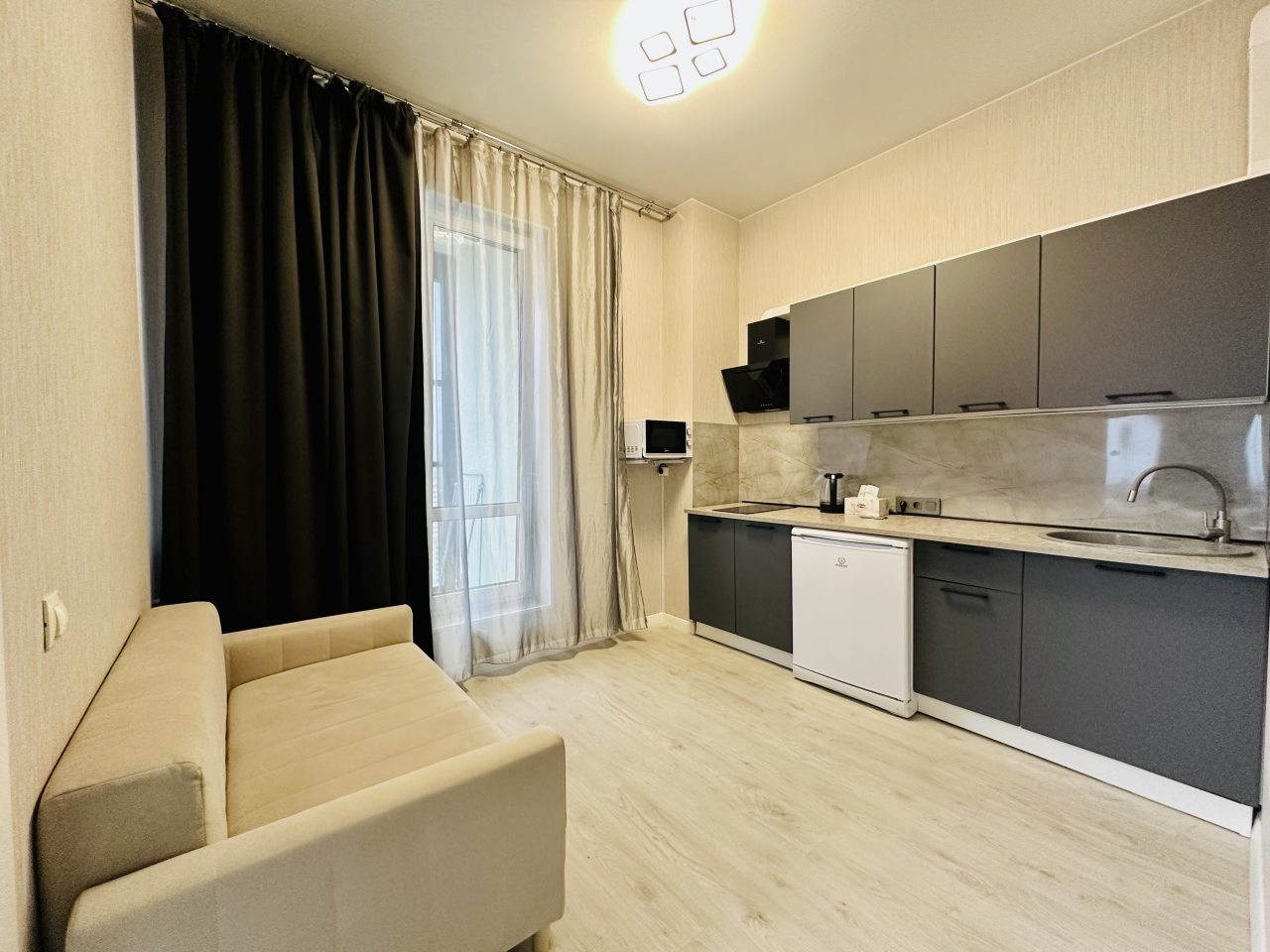 Диван раскладывается для 3 го человека, удобно с детьми