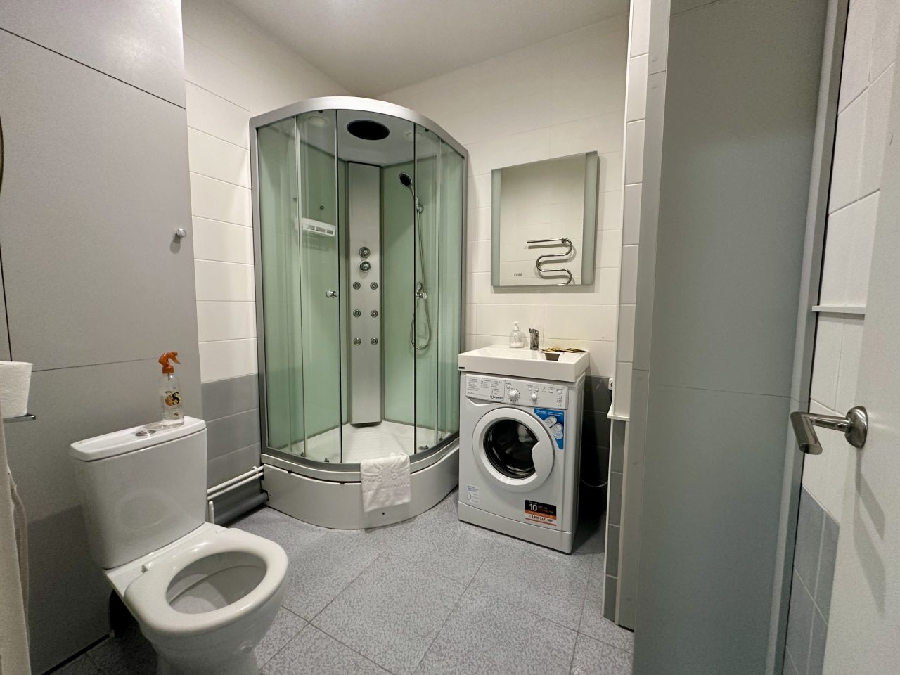 Трёхместный и более (Видовой Евро 995(5.2) 22эт), Апарт-отель NV.Hotel