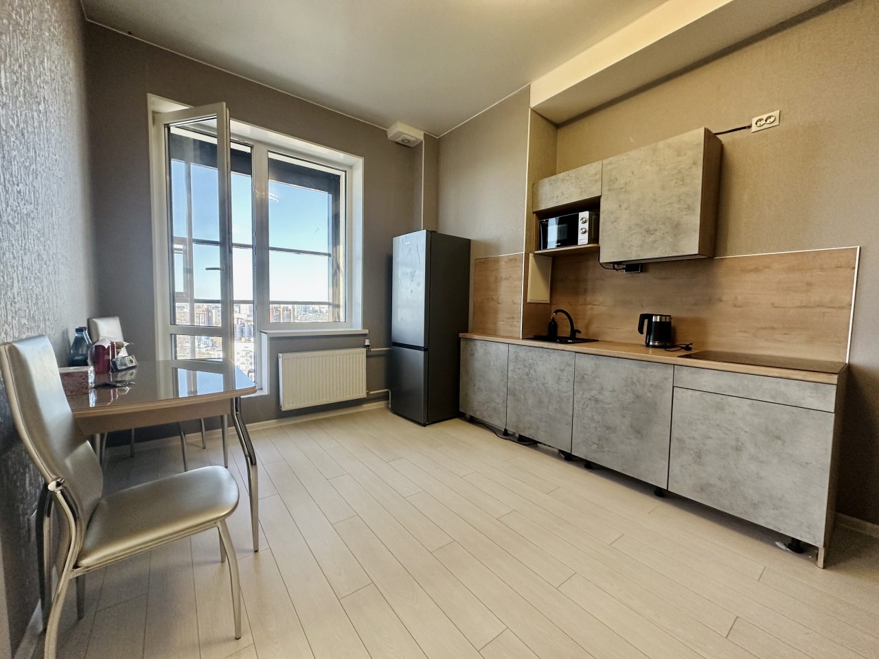 Трёхместный и более (Видовой Евро 995(5.2) 22эт), Апарт-отель NV.Hotel