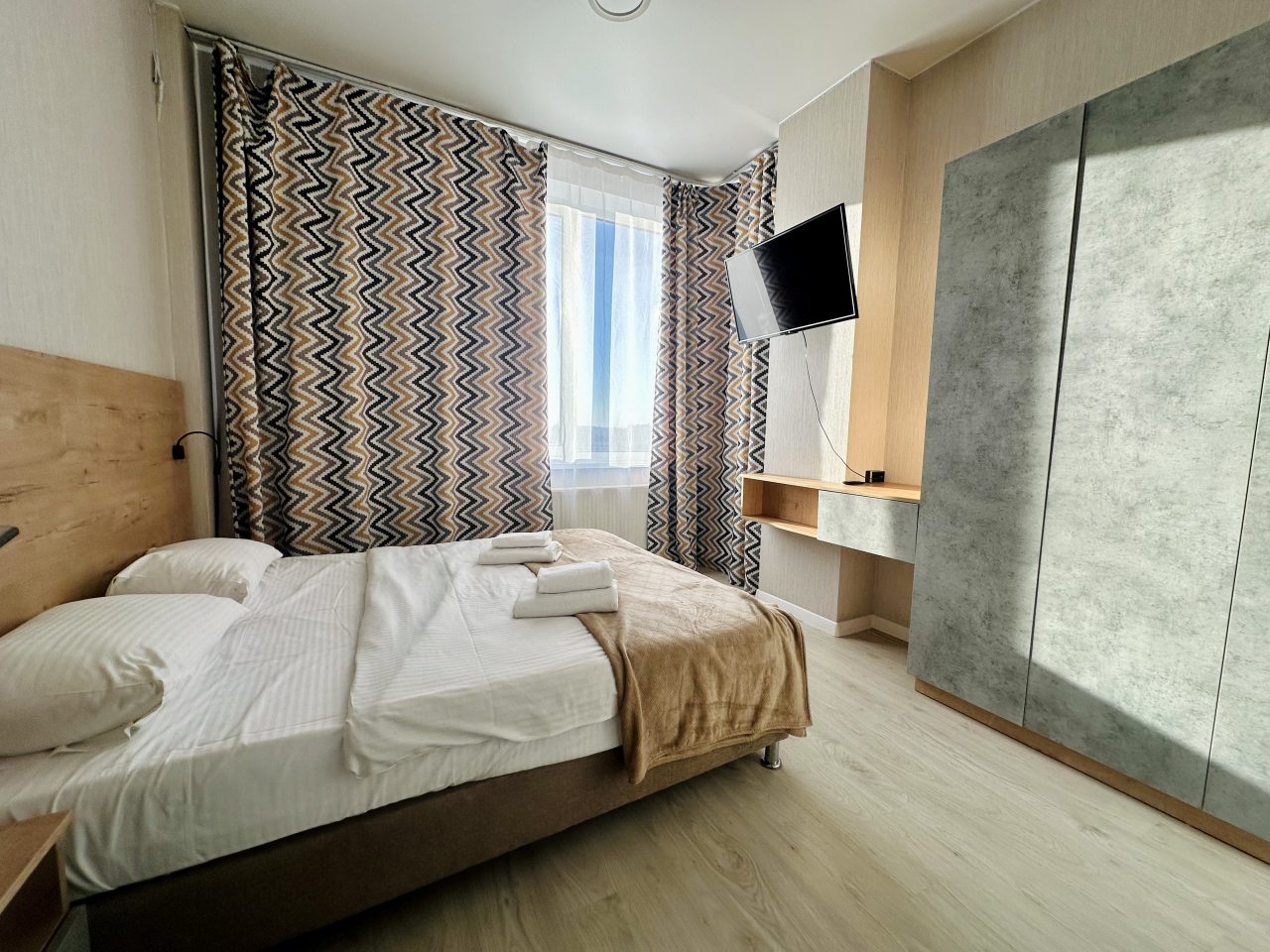 Трёхместный и более (Видовой Евро 995(5.2) 22эт), Апарт-отель NV.Hotel