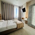Трёхместный и более (Видовой Евро 995(5.2) 22эт), Апарт-отель NV.Hotel