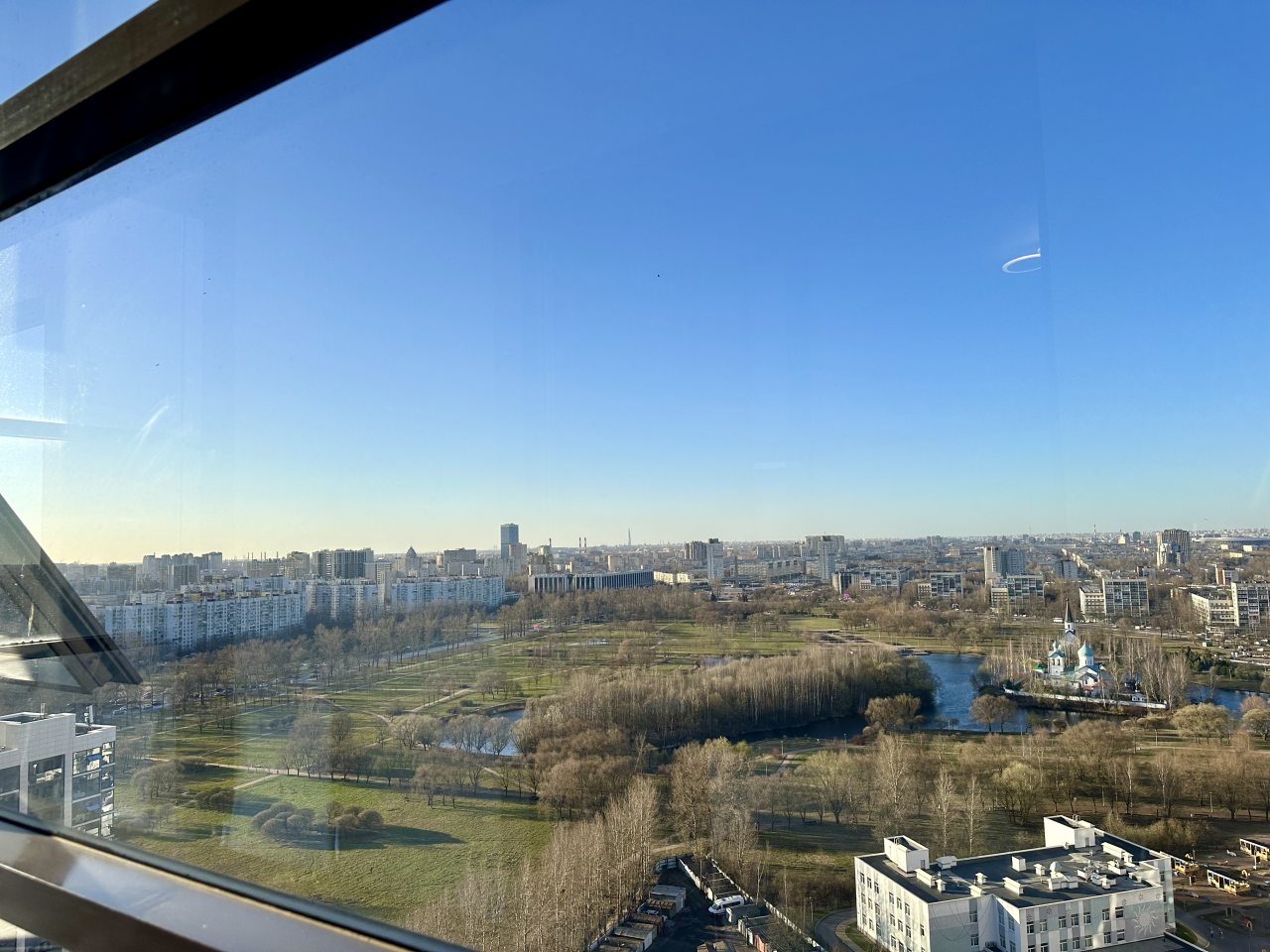 Трёхместный и более (Видовой Евро 995(5.2) 22эт), Апарт-отель NV.Hotel