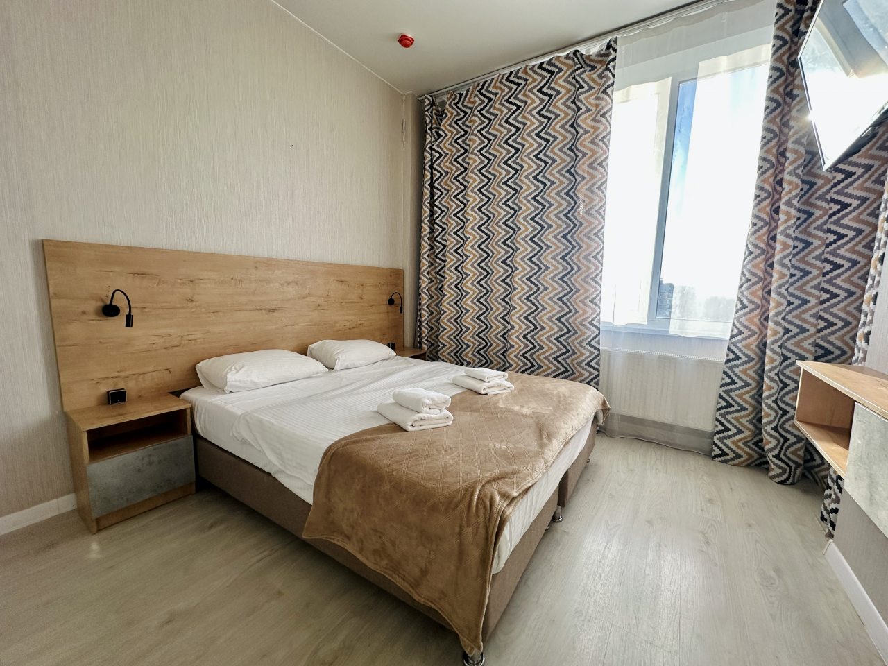 Трёхместный и более (Видовой Евро 995(5.2) 22эт), Апарт-отель NV.Hotel