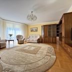 Апартаменты (Трёхкомнатные апартаменты по ул Академическая 17), Апартаменты Home Apart Surganova 5A