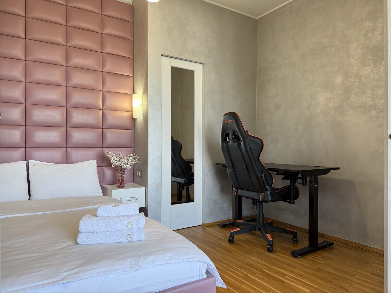 Апартаменты (Апартаменты 2-комнатные в спальном районе), Апартаменты Home Apart Surganova 5A