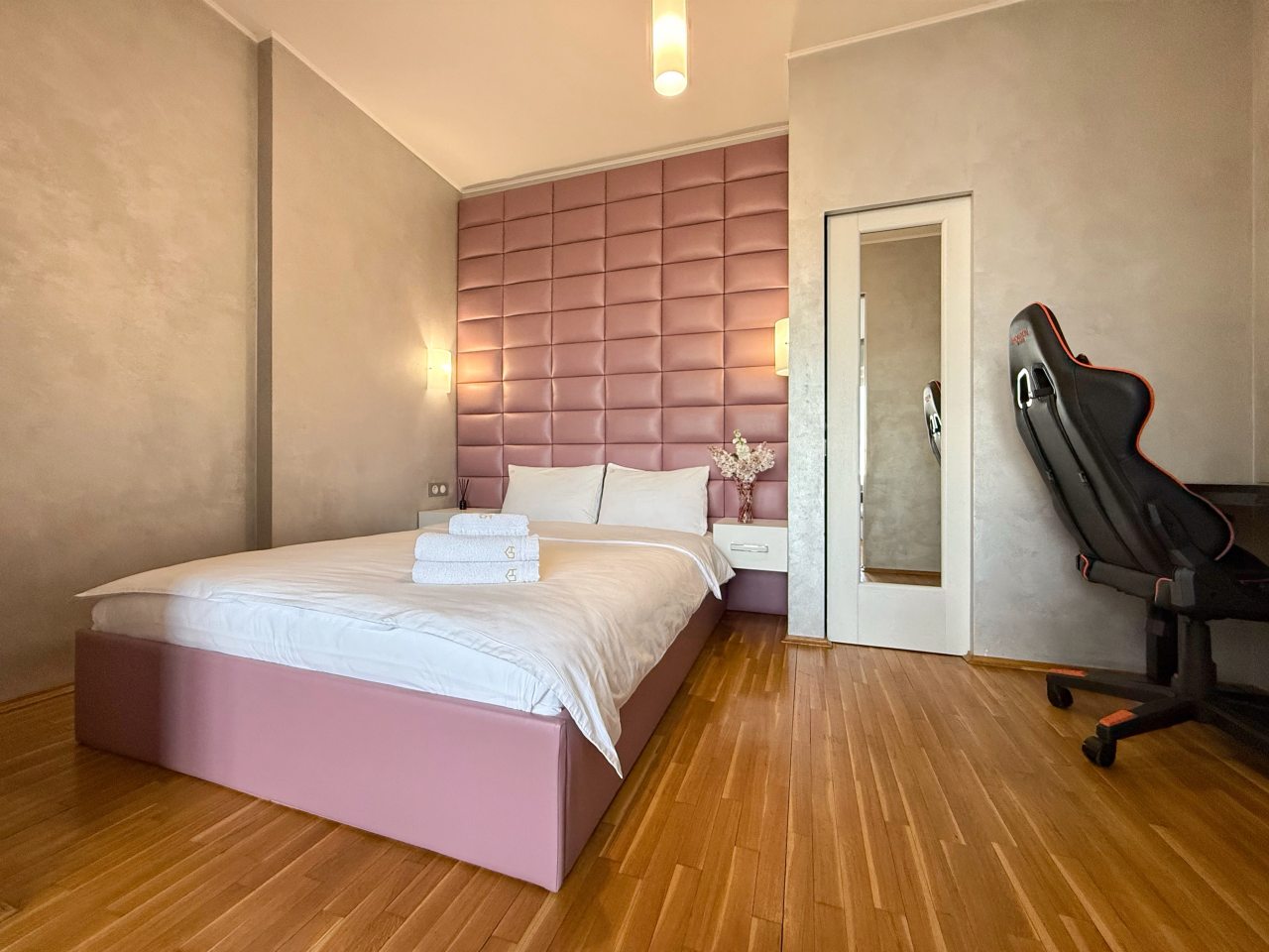 Апартаменты (Апартаменты 2-комнатные в спальном районе), Апартаменты Home Apart Surganova 5A