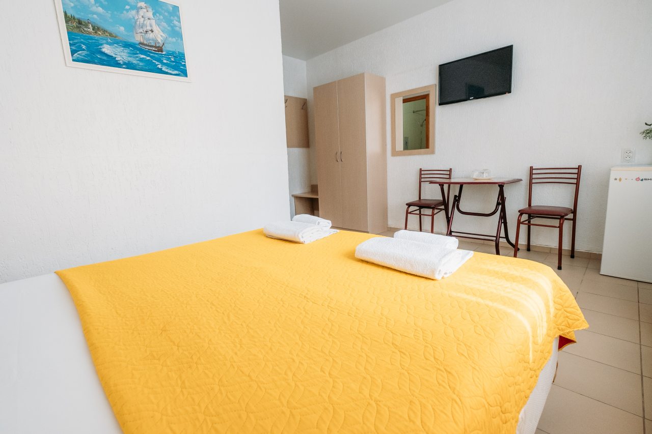 Двухместный (Улучшенный без балкона с допместом), Гостевой дом Эрсико 1