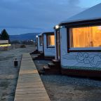 Своя ухоженная территория, Отель Юрты Жемчуг