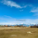 Своя ухоженная территория, Отель Юрты Жемчуг