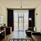 Люкс, Отель Аварал