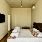 Люкс, Отель Аварал