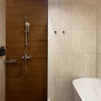 Люкс, Отель Аварал