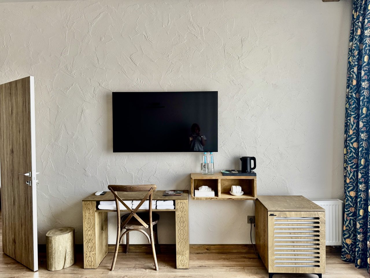 Люкс, Отель Аварал