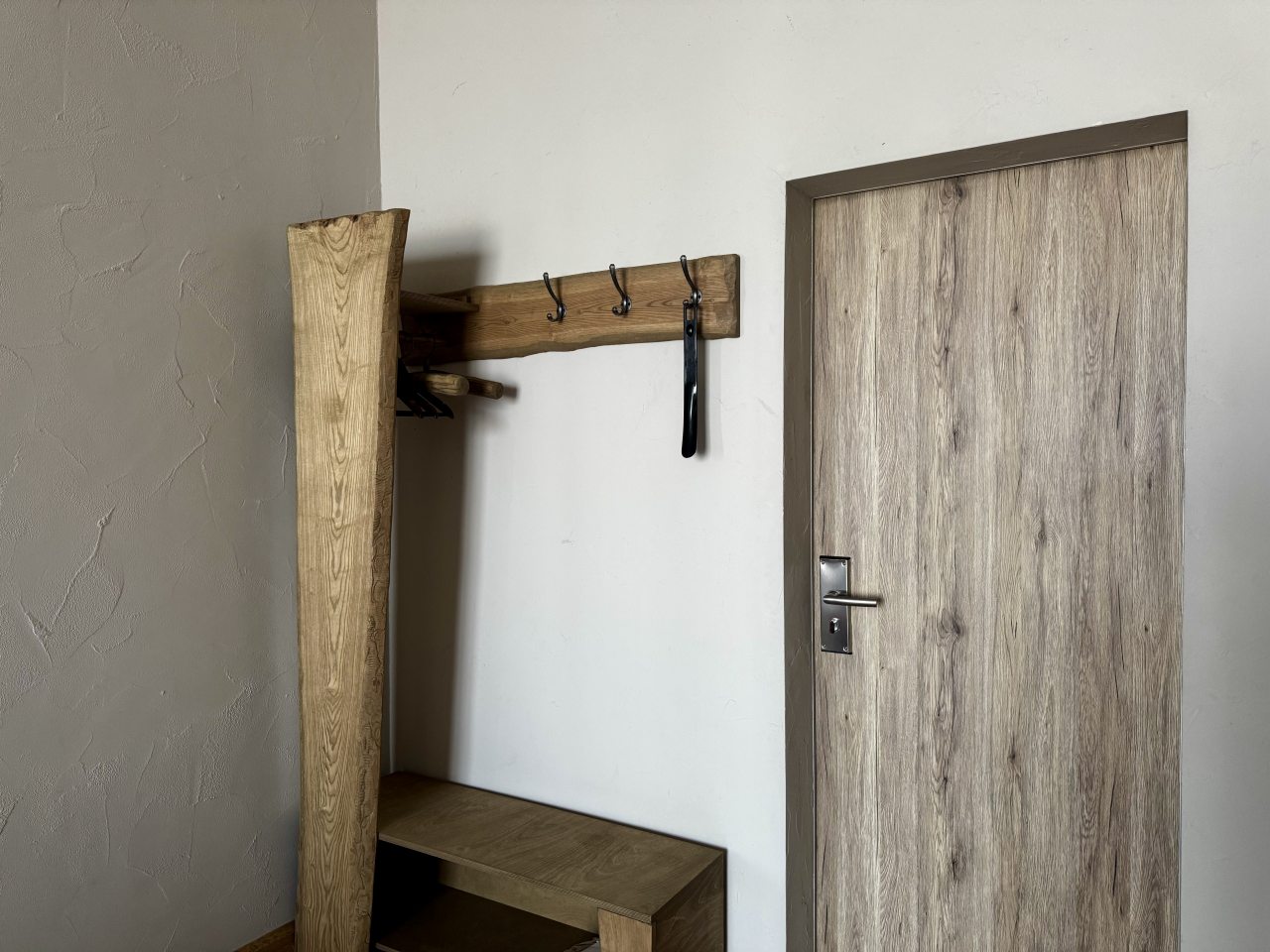 Люкс, Отель Аварал