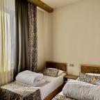 Трёхместный и более (Трехместный), Отель Аварал