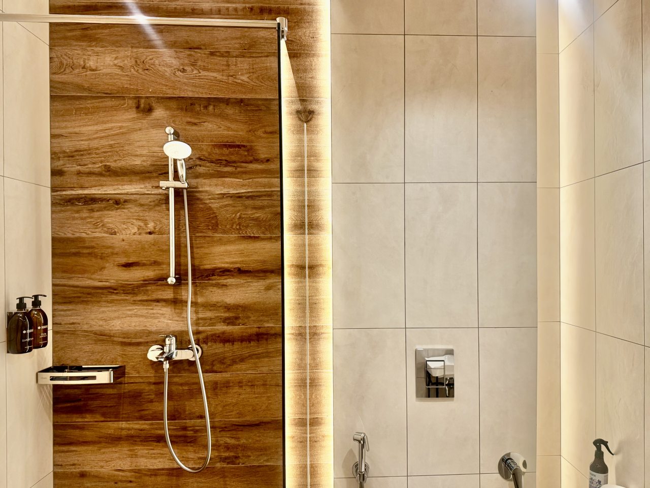 Трёхместный и более (Трехместный), Отель Аварал