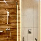 Трёхместный и более (Трехместный), Отель Аварал