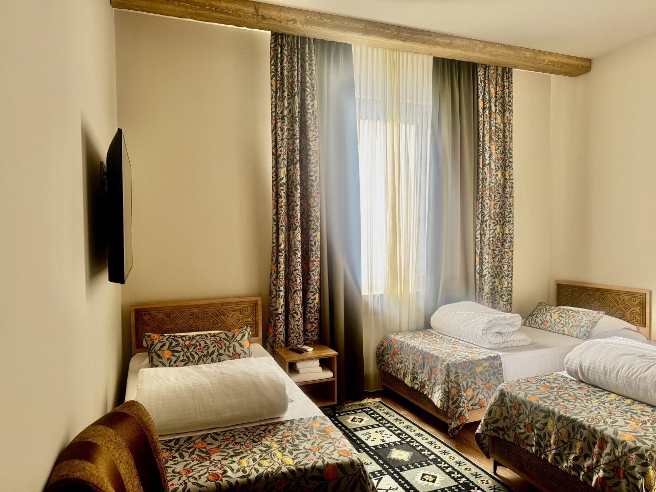 Трёхместный и более (Трехместный), Отель Аварал